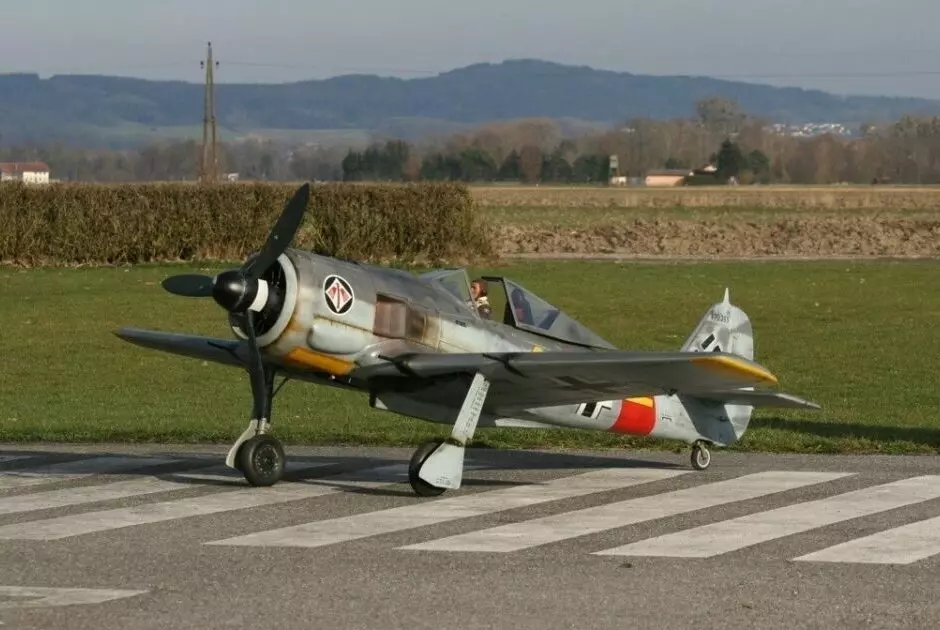 Focke-Wulf FW 190 A8 | voll-GFK-Scale-Warbird 1:4 | Spannweite: 2690 mm | # 23190 – Bild 2